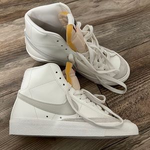 Nike Blazers Mid ‘77 Bone Grey